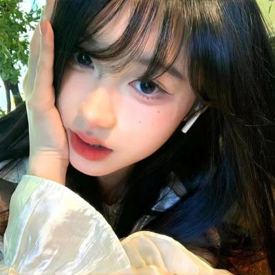 红衣小女孩