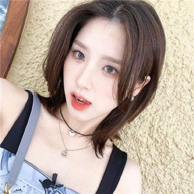 穿盔甲的少女